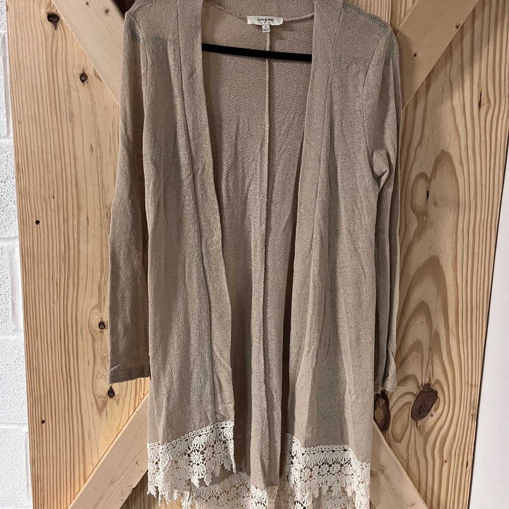 Umgee Small sweater cardigan with cream lace hem